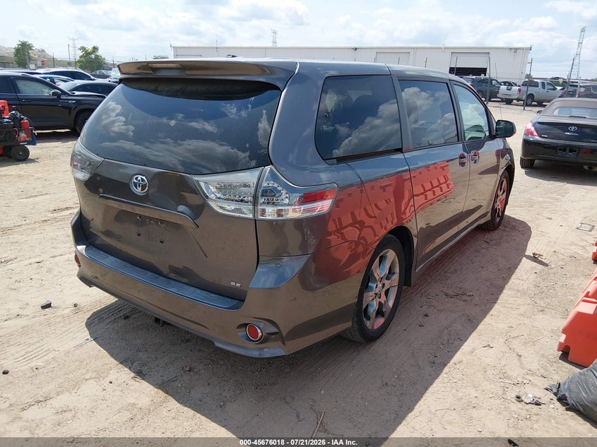 2011 Toyota Sienna VIN 5TDXK3DC7BS033320 IAAI salvage auction — NORMAL WEAR, Clear (Illinois), sold $1,050 on 2026-07-29 (photo 4)