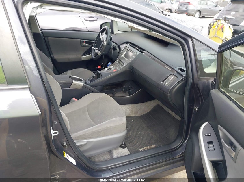 2014 Toyota Prius plug-in VIN JTDKN3DP3E3060055 IAAI salvage auction — NORMAL WEAR, Clear - Dealer Only (California), sold $25 on 2026-07-30 (photo 5)