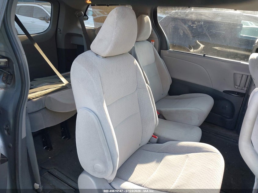 2015 Toyota Sienna VIN 5TDKK3DC8FS685198 IAAI salvage auction — FRONT END, Wait Title, sold $25 on 2026-08-27 (photo 8)