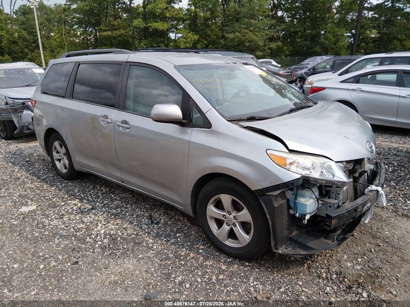 2015 Toyota Sienna VIN 5TDKK3DC8FS685198 IAAI salvage auction — FRONT END, Wait Title, sold $25 on 2026-08-27 (photo 1)