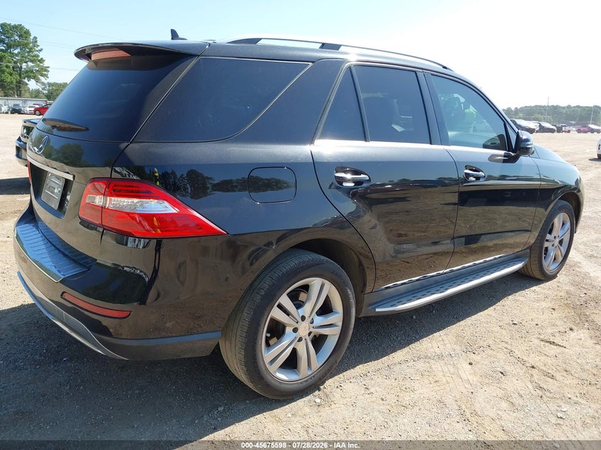2014 Mercedes-benz M-klasse VIN 4JGDA5JB3EA339201 IAAI salvage auction — SIDE, Salvage (Texas), sold $4,600 on 2026-08-02 (photo 4)