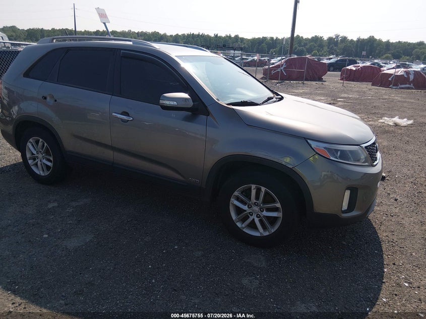 2015 Kia Sorento VIN 5XYKTCA63FG585017 IAAI salvage auction — NORMAL WEAR, Clear (Delaware), sold $900 on 2026-07-30 (photo 1)