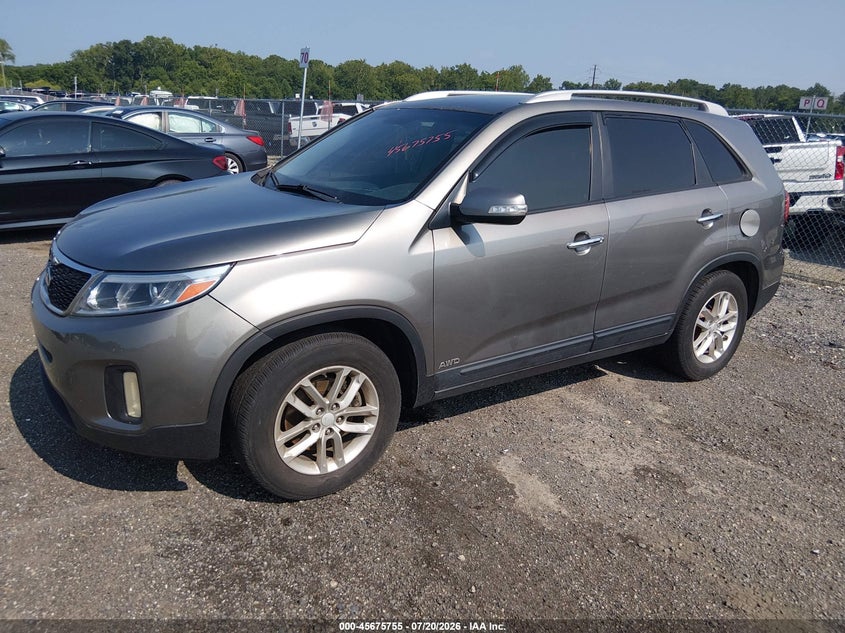 2015 Kia Sorento VIN 5XYKTCA63FG585017 IAAI salvage auction — NORMAL WEAR, Clear (Delaware), sold $900 on 2026-07-30 (photo 2)