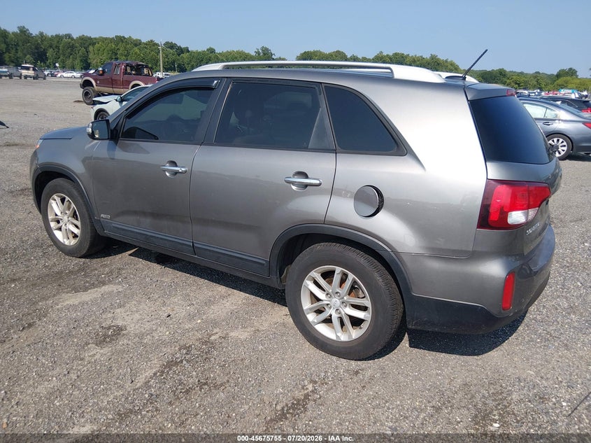 2015 Kia Sorento VIN 5XYKTCA63FG585017 IAAI salvage auction — NORMAL WEAR, Clear (Delaware), sold $900 on 2026-07-30 (photo 3)