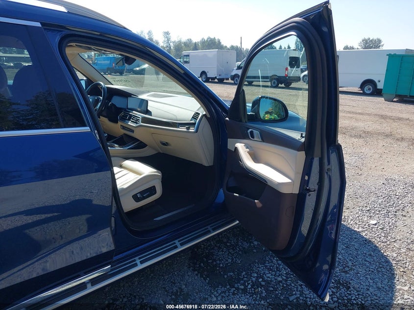 2019 BMW X7 VIN 5UXCW2C52KL083641 IAAI salvage auction — REAR END, Salvage Title, sold $19,300 on 2026-09-02 (photo 5)