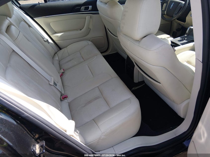 2009 Lincoln Mks VIN 1LNHM94R99G607034 IAAI salvage auction — NORMAL WEAR, Clear - Public Restricted (Oklahoma), sold $650 on 2026-08-01 (photo 8)