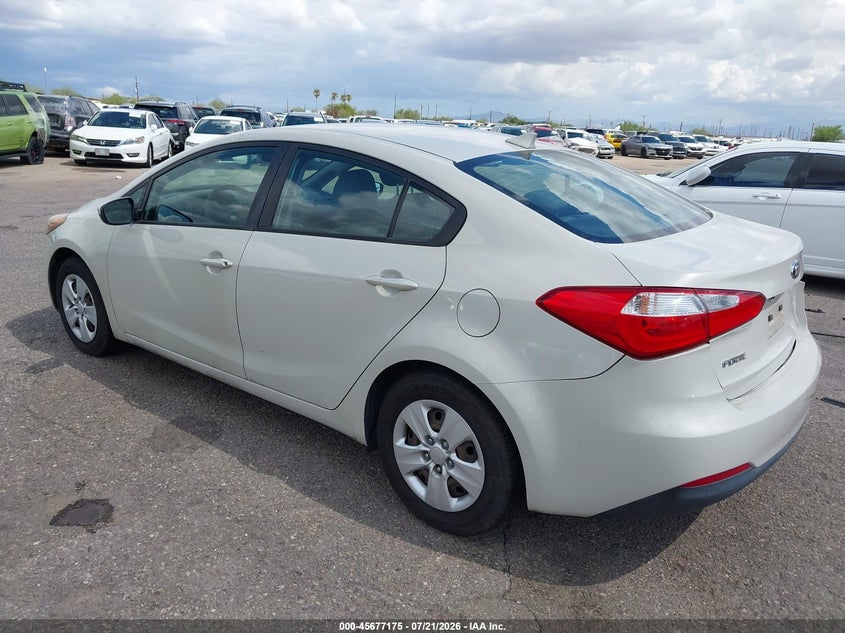 2015 Kia Forte VIN KNAFK4A6XF5322023 IAAI salvage auction — REAR END, Wait Title, sold $1,300 on 2026-07-31 (photo 3)