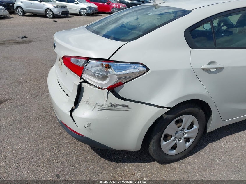 2015 Kia Forte VIN KNAFK4A6XF5322023 IAAI salvage auction — REAR END, Wait Title, sold $1,350 on 2026-07-31 (photo 6)