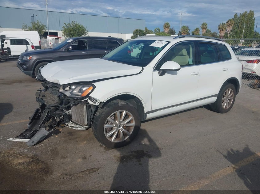 2013 Volkswagen Touareg VIN WVGEP9BP2DD013441 IAAI salvage auction — FRONT END, Salvage Title, sold $825 on 2026-08-10 (photo 2)