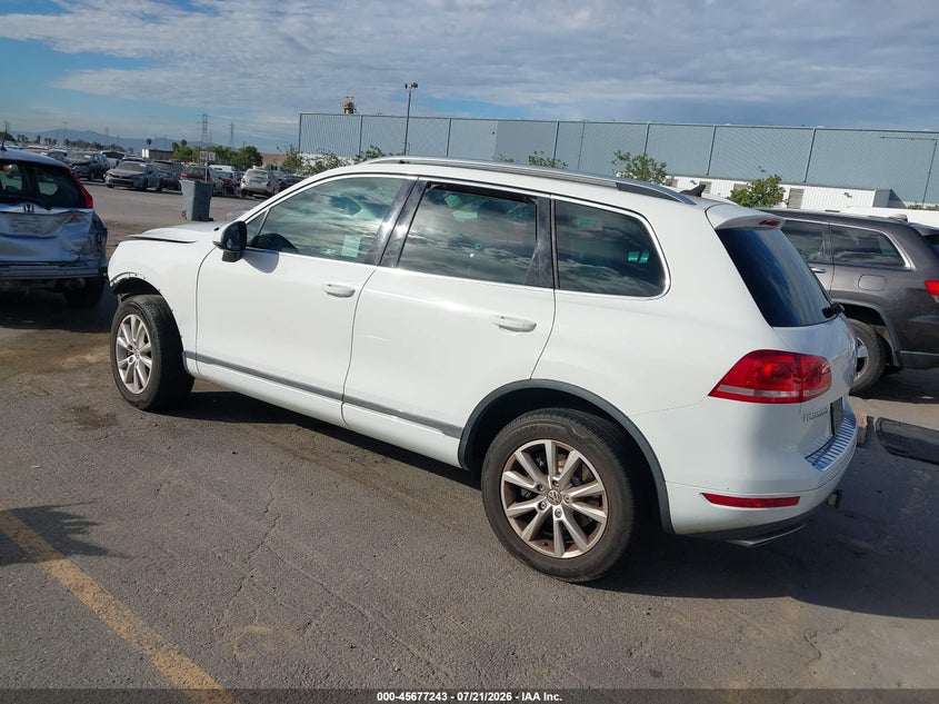 2013 Volkswagen Touareg VIN WVGEP9BP2DD013441 IAAI salvage auction — FRONT END, Salvage Title, sold $825 on 2026-08-10 (photo 3)