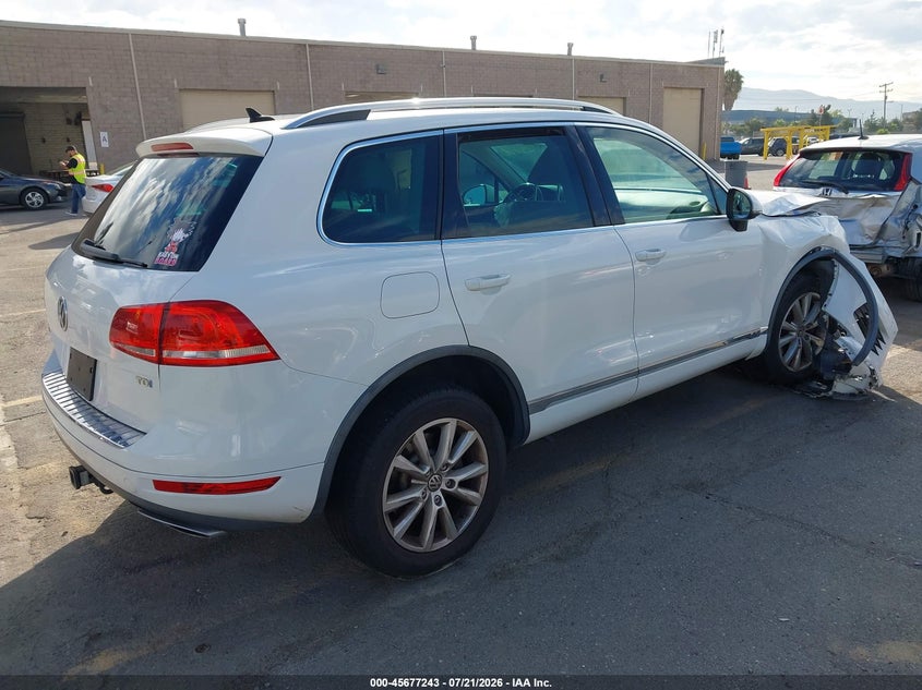 2013 Volkswagen Touareg VIN WVGEP9BP2DD013441 IAAI salvage auction — FRONT END, Salvage Title, sold $825 on 2026-08-10 (photo 4)