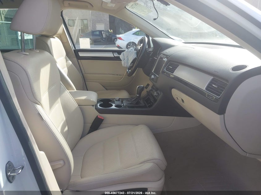 2013 Volkswagen Touareg VIN WVGEP9BP2DD013441 IAAI salvage auction — FRONT END, Salvage Title, sold $825 on 2026-08-10 (photo 5)