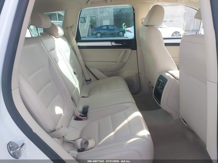 2013 Volkswagen Touareg VIN WVGEP9BP2DD013441 IAAI salvage auction — FRONT END, Salvage Title, sold $825 on 2026-08-10 (photo 8)
