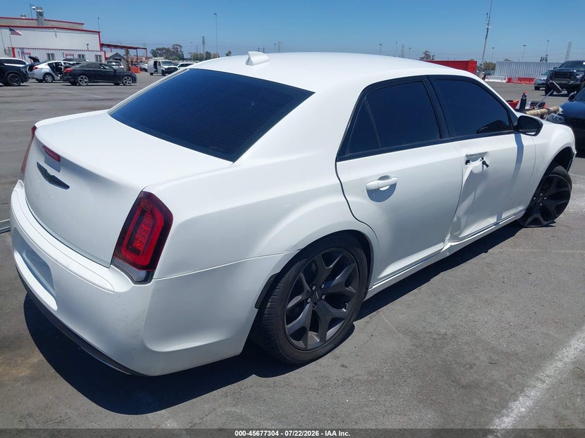 2020 Chrysler 300 VIN 2C3CCAAG2LH160312 IAAI salvage auction — SIDE, Wait Title, sold $1,950 on 2026-08-19 (photo 4)