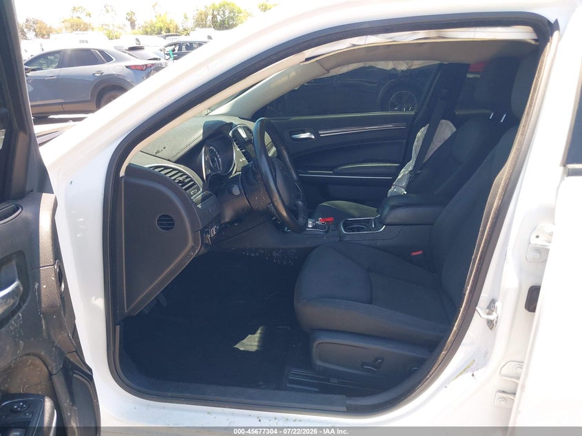 2020 Chrysler 300 VIN 2C3CCAAG2LH160312 IAAI salvage auction — SIDE, Wait Title, sold $1,950 on 2026-08-19 (photo 5)