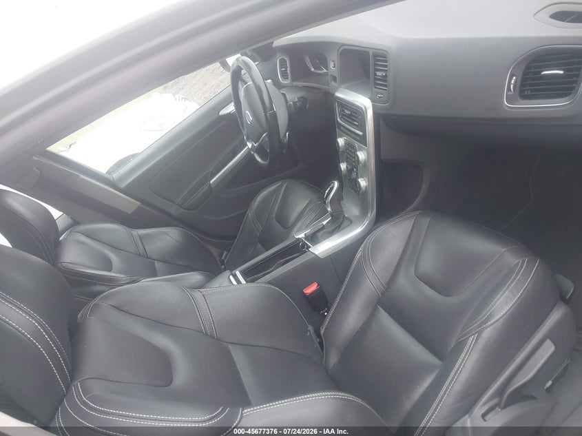 2017 Volvo S60 VIN YV126MFL3H2433547 IAAI salvage auction — NORMAL WEAR, Salvage Title, sold $725 on 2026-08-04 (photo 5)
