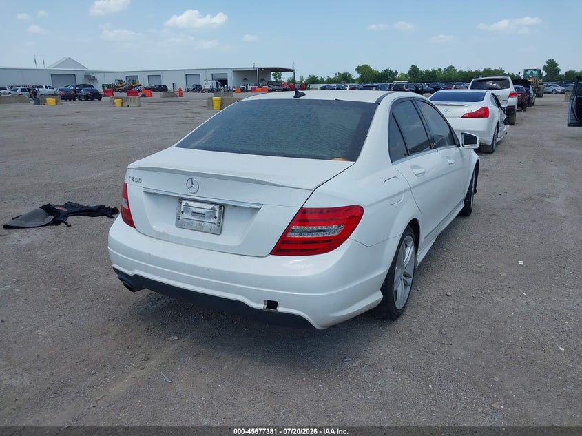 2013 Mercedes-benz C-klasse VIN WDDGF4HB2DR262894 IAAI salvage auction — NORMAL WEAR, Original (Texas), sold $450 on 2026-08-12 (photo 4)