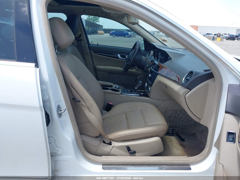 2013 Mercedes-benz C-klasse VIN WDDGF4HB2DR262894 IAAI salvage auction — NORMAL WEAR, Original (Texas), sold $450 on 2026-08-12 (photo 5)