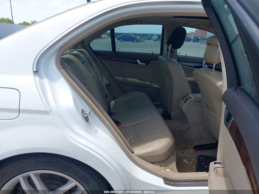 2013 Mercedes-benz C-klasse VIN WDDGF4HB2DR262894 IAAI salvage auction — NORMAL WEAR, Original (Texas), sold $450 on 2026-08-12 (photo 8)