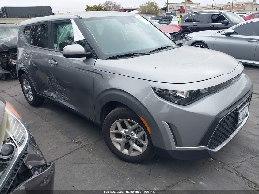 2025 Kia Soul VIN KNDJ23AU7S7946852 IAAI salvage auction — SIDE, Wait Title, sold $6,800 on 2026-08-22 (photo 1)