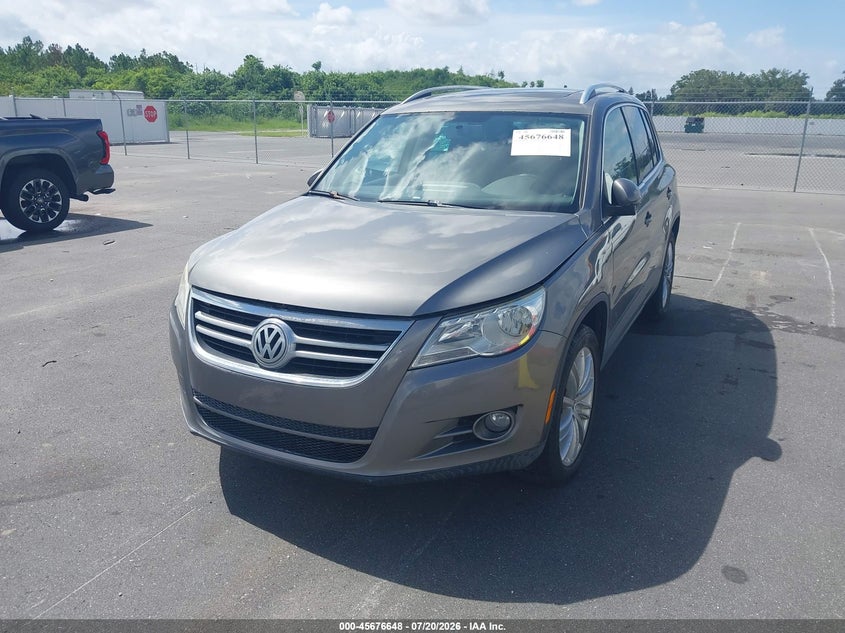 2010 Volkswagen Tiguan VIN WVGBV7AX4AW509064 IAAI salvage auction — NORMAL WEAR, Clear (Florida), sold $25 on 2026-07-29 (photo 2)
