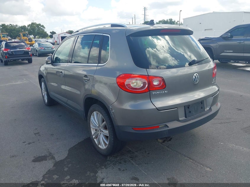 2010 Volkswagen Tiguan VIN WVGBV7AX4AW509064 IAAI salvage auction — NORMAL WEAR, Clear (Florida), sold $25 on 2026-07-29 (photo 3)