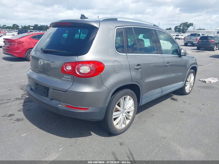 2010 Volkswagen Tiguan VIN WVGBV7AX4AW509064 IAAI salvage auction — NORMAL WEAR, Clear (Florida), sold $25 on 2026-07-29 (photo 4)