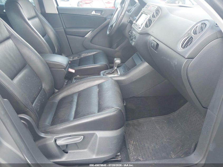 2010 Volkswagen Tiguan VIN WVGBV7AX4AW509064 IAAI salvage auction — NORMAL WEAR, Clear (Florida), sold $25 on 2026-07-29 (photo 5)