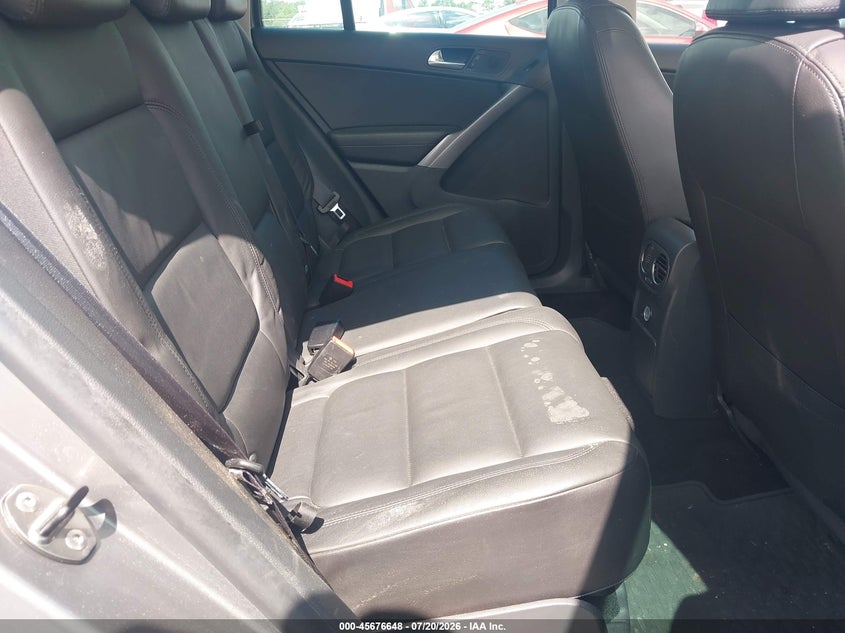 2010 Volkswagen Tiguan VIN WVGBV7AX4AW509064 IAAI salvage auction — NORMAL WEAR, Clear (Florida), sold $25 on 2026-07-29 (photo 8)