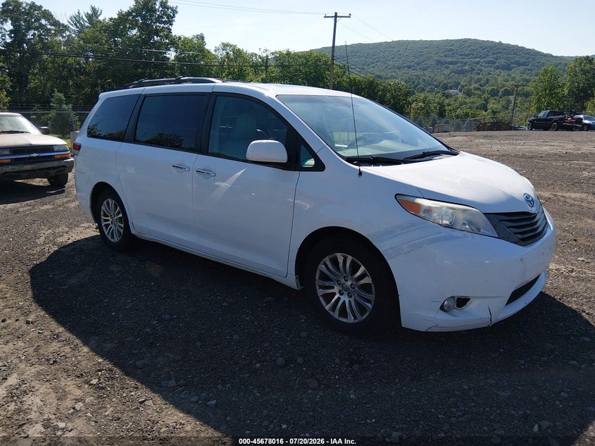 2013 Toyota Sienna VIN 5TDYK3DC9DS315529 IAAI salvage auction — NORMAL WEAR, Clear (New Jersey), sold $3,250 on 2026-07-30 (photo 1)