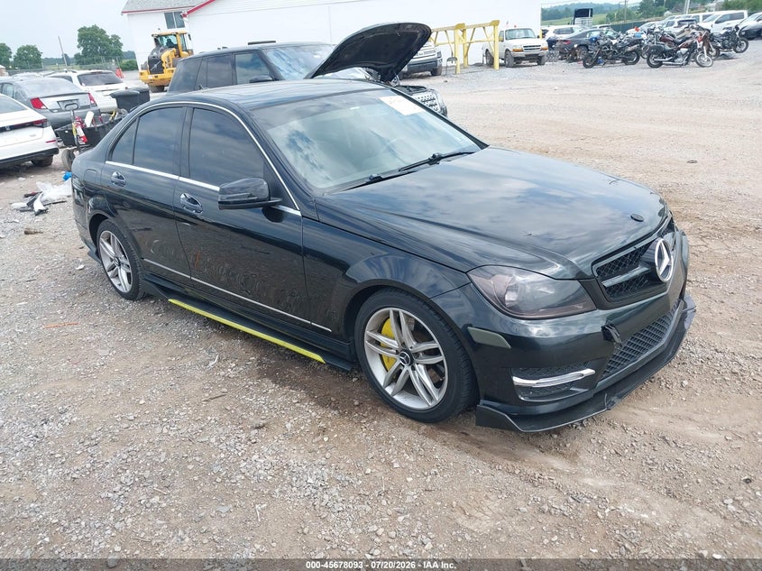 2014 Mercedes-benz C-klasse VIN WDDGF8AB0ER325347 IAAI salvage auction — WATER/FLOOD, Wait Title, sold $1,400 on 2026-08-17 (photo 1)