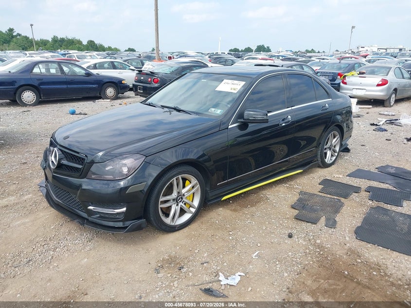 2014 Mercedes-benz C-klasse VIN WDDGF8AB0ER325347 IAAI salvage auction — WATER/FLOOD, Wait Title, sold $1,400 on 2026-08-17 (photo 2)