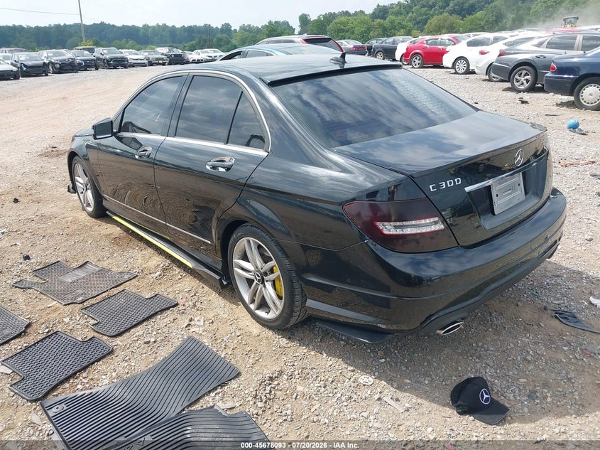2014 Mercedes-benz C-klasse VIN WDDGF8AB0ER325347 IAAI salvage auction — WATER/FLOOD, Wait Title, sold $1,400 on 2026-08-17 (photo 3)