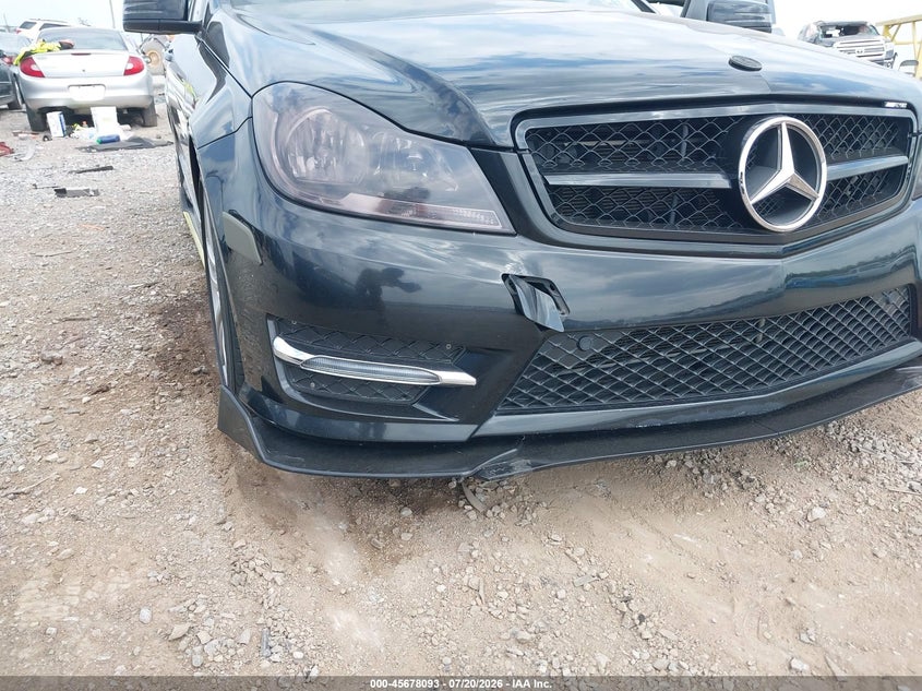 2014 Mercedes-benz C-klasse VIN WDDGF8AB0ER325347 IAAI salvage auction — WATER/FLOOD, Wait Title, sold $1,400 on 2026-08-17 (photo 6)