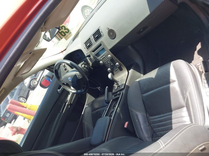 2012 Volvo C30 VIN YV1672MK9C2271350 IAAI salvage auction — NORMAL WEAR, Salvage Title, sold $350 on 2026-08-10 (photo 5)