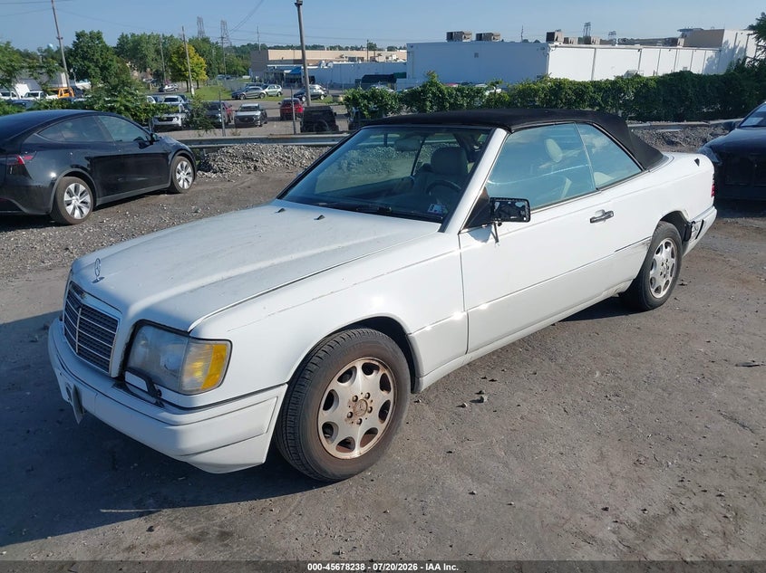 1995 Mercedes-benz E-class VIN WDBEA66EXSC268305 IAAI salvage auction — NORMAL WEAR, Clear (Pennsylvania), sold $2,050 on 2026-07-24 (photo 2)