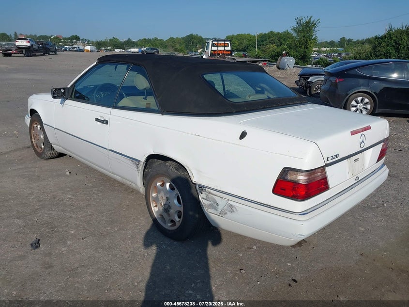1995 Mercedes-benz E-class VIN WDBEA66EXSC268305 IAAI salvage auction — NORMAL WEAR, Clear (Pennsylvania), sold $2,050 on 2026-07-24 (photo 3)