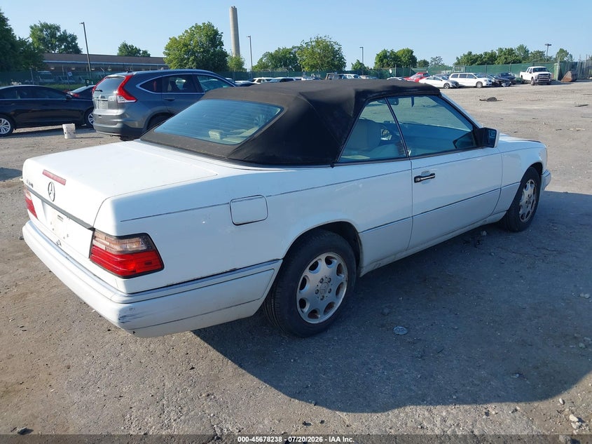 1995 Mercedes-benz E-class VIN WDBEA66EXSC268305 IAAI salvage auction — NORMAL WEAR, Clear (Pennsylvania), sold $2,050 on 2026-07-24 (photo 4)