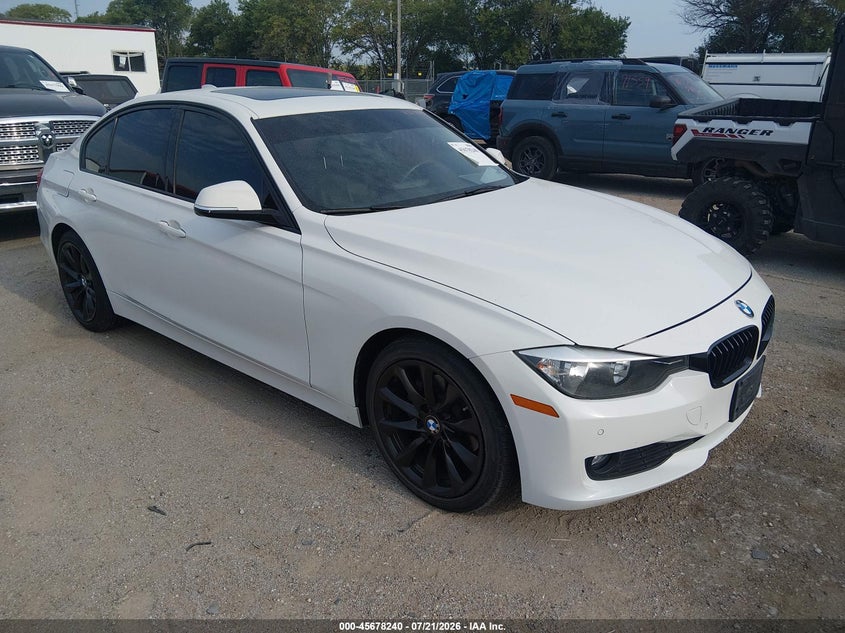 2015 BMW 3er VIN WBA3C3G51FNT51869 IAAI salvage auction — NORMAL WEAR, Salvage Title, sold $1,900 on 2026-08-20 (photo 1)