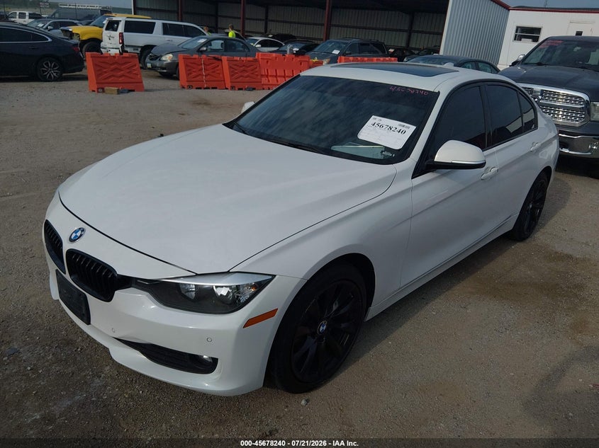 2015 BMW 3er VIN WBA3C3G51FNT51869 IAAI salvage auction — NORMAL WEAR, Salvage Title, sold $1,900 on 2026-08-20 (photo 2)