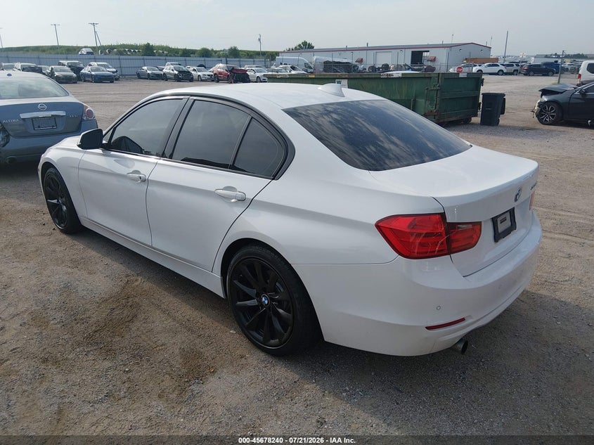 2015 BMW 3er VIN WBA3C3G51FNT51869 IAAI salvage auction — NORMAL WEAR, Salvage Title, sold $1,900 on 2026-08-20 (photo 3)