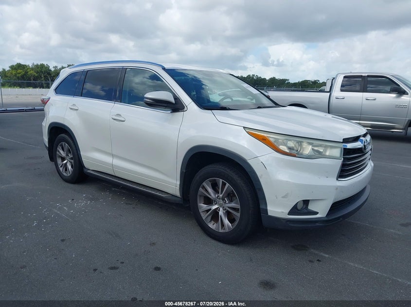 2015 Toyota Highlander VIN 5TDJKRFH4FS181870 IAAI salvage auction — NORMAL WEAR, Clear (Florida), sold $7,400 on 2026-07-29 (photo 1)