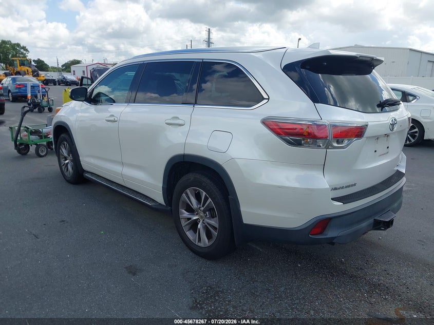 2015 Toyota Highlander VIN 5TDJKRFH4FS181870 IAAI salvage auction — NORMAL WEAR, Clear (Florida), sold $7,400 on 2026-07-29 (photo 3)