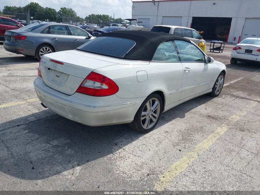 2008 Mercedes-benz Clk-class VIN WDBTK56F68F237101 IAAI salvage auction — NORMAL WEAR, Clear (Florida), sold $175 on 2026-07-29 (photo 4)
