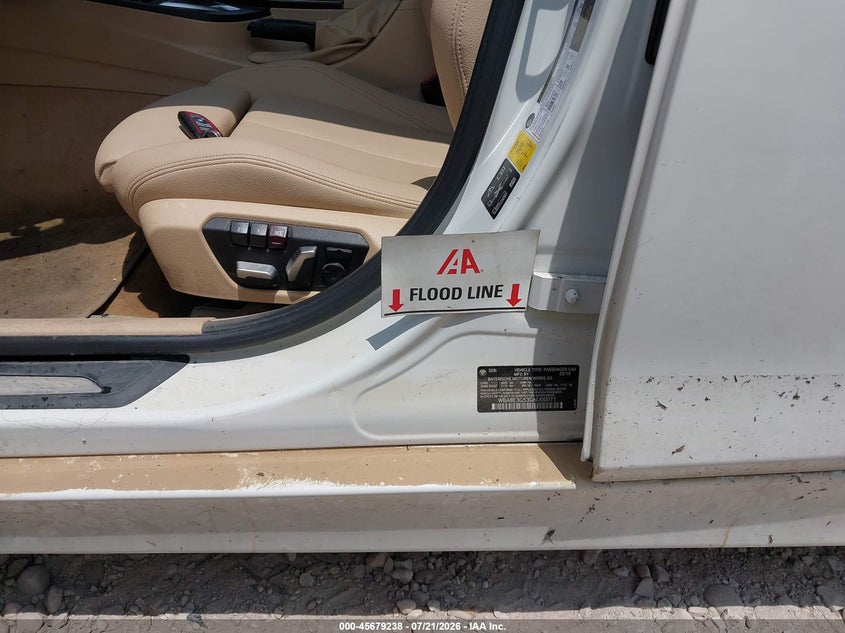 2016 BMW 3er VIN WBA8E3G53GNU00071 IAAI salvage auction — WATER/FLOOD, Salvage Title, sold $1,750 on 2026-08-16 (photo 6)