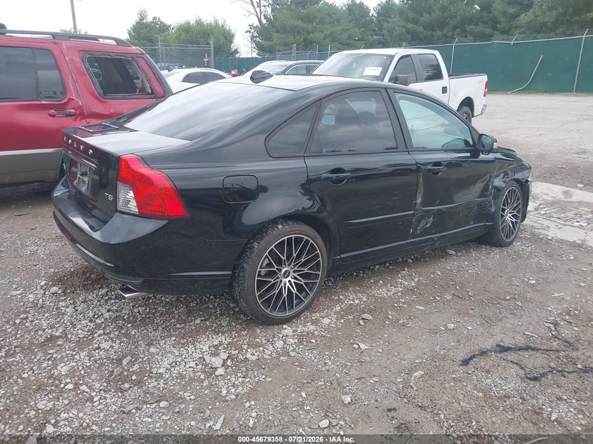2011 Volvo S40 VIN YV1672MS4B2536352 IAAI salvage auction — RIGHT SIDE, Salvage (Idaho), sold $200 on 2026-08-10 (photo 4)