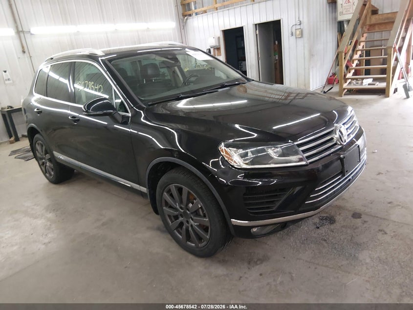 2016 Volkswagen Touareg VIN WVGEP9BP2GD003304 IAAI salvage auction — NORMAL WEAR, Clear (Minnesota), sold $4,150 on 2026-08-11 (photo 1)