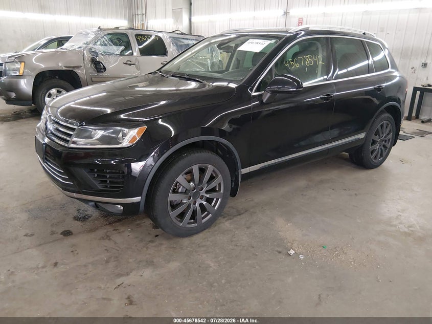 2016 Volkswagen Touareg VIN WVGEP9BP2GD003304 IAAI salvage auction — NORMAL WEAR, Clear (Minnesota), sold $4,150 on 2026-08-11 (photo 2)