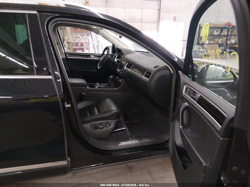 2016 Volkswagen Touareg VIN WVGEP9BP2GD003304 IAAI salvage auction — NORMAL WEAR, Clear (Minnesota), sold $4,150 on 2026-08-11 (photo 5)