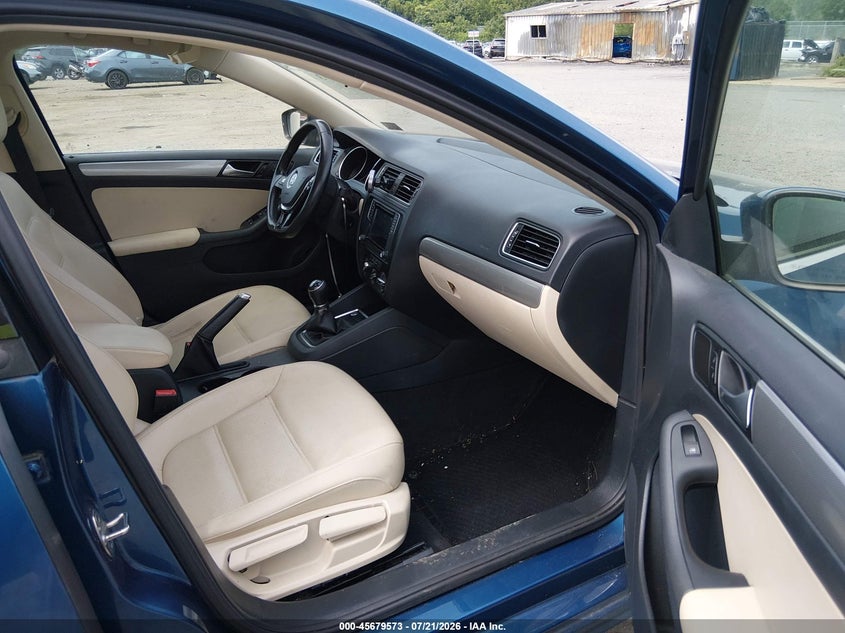 2017 Volkswagen Jetta VIN 3VWB67AJ0HM286106 IAAI salvage auction — REAR END, Salvage Title, sold $3,100 on 2026-08-10 (photo 5)